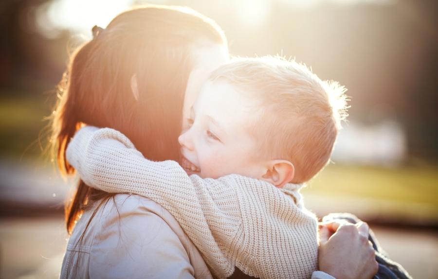 Един красив експеримент: Деца трябва да открият майките си, без да гледат