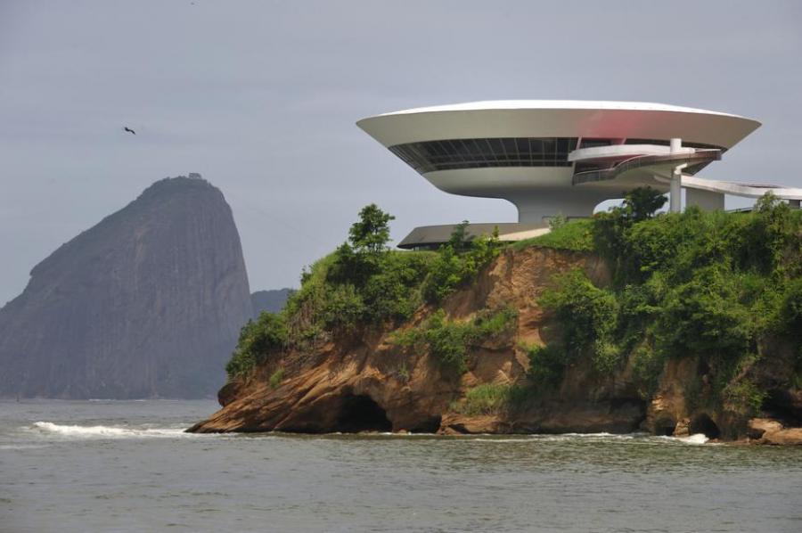 Постройки, които приличат на НЛО