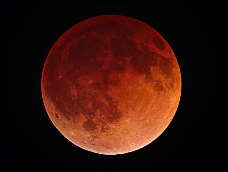 Ето как да гледате на живо първата супер кървава Луна от 150 години насам, придружена от пълно лунно затъмнение