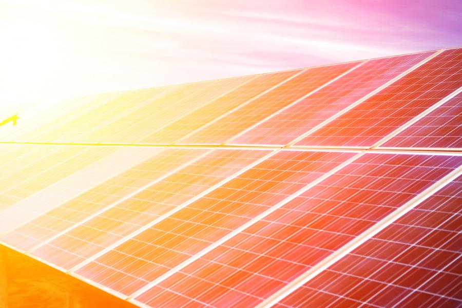 Нов материал може да превърне светлината, топлината и движението в електричество 