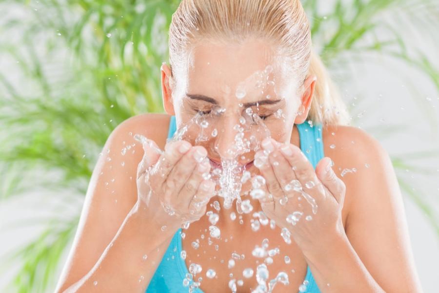 Мийте лицето си с газирана вода, за да сте още по-красиви