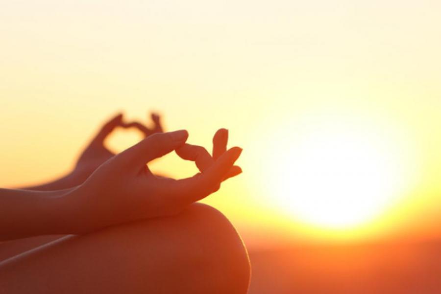 Пет прости йога пози, които ще ви помогнат да се чувствате добре