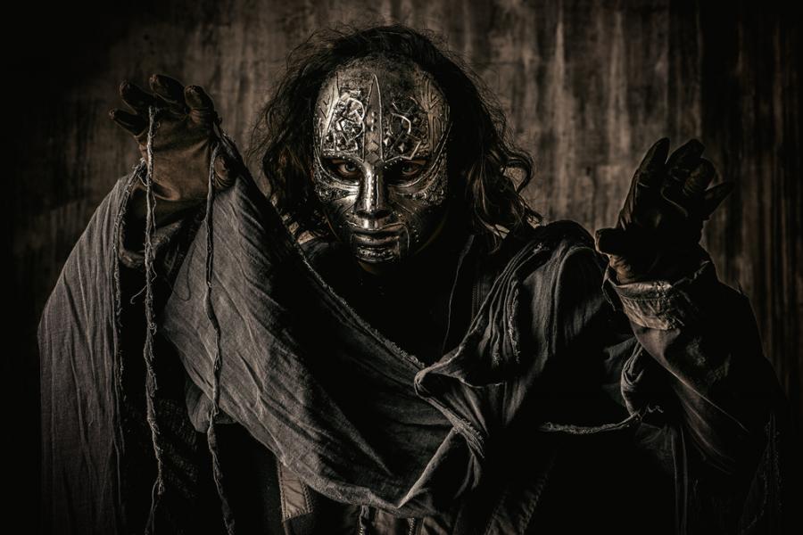 Кой е бил мистериозният човек зад желязната маска?