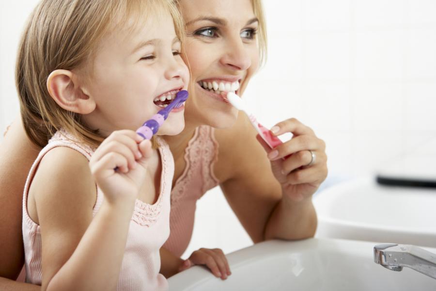 10 мита за зъбите, в които трябва да спрем да вярваме