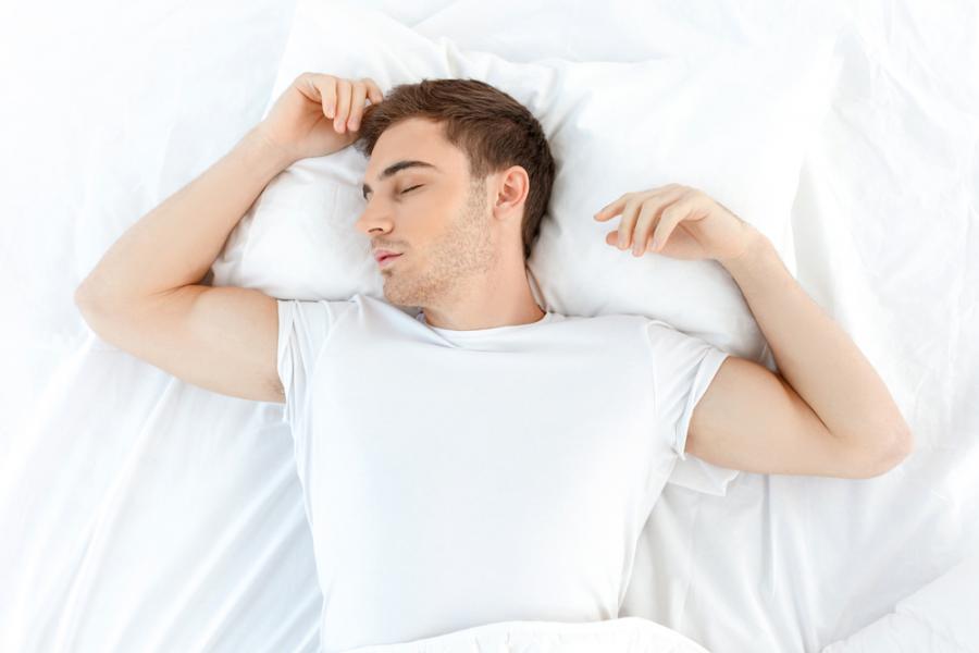 Виц: Как спят мъжете