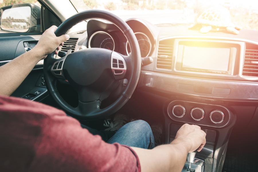 Определиха най-безопасните песни за шофиране