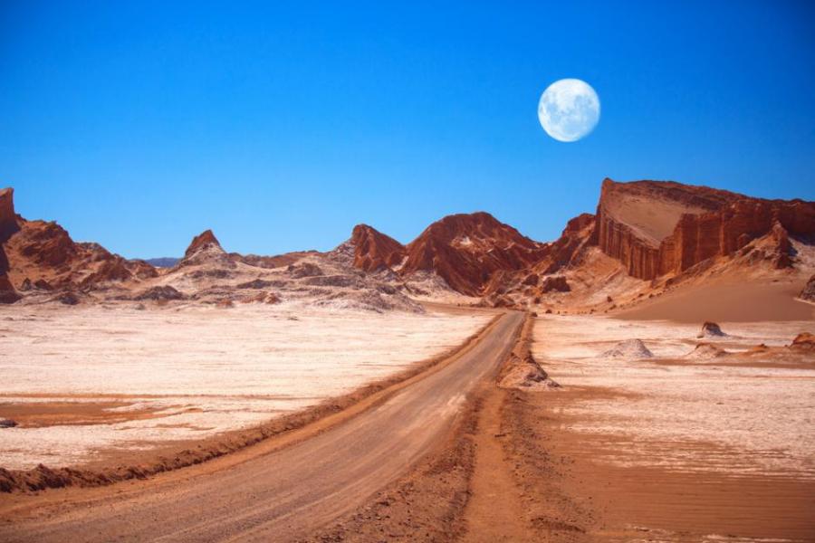 Мистичните и сюрреалистични пейзажи на Лунната долина