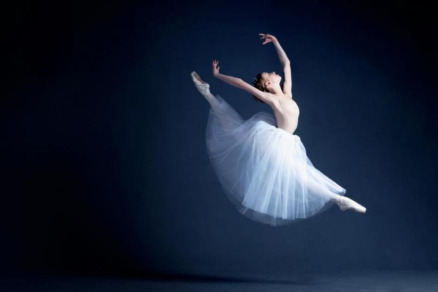 Заради дъщеря си баща отиде на урок по балет