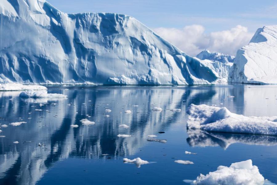 Видяха големи пукнатини в ледовете на Арктика от космоса