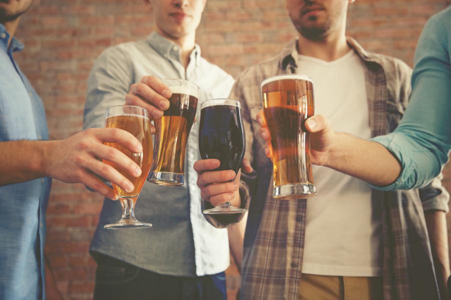 За колко бири стига заплатата в различни европейски страни