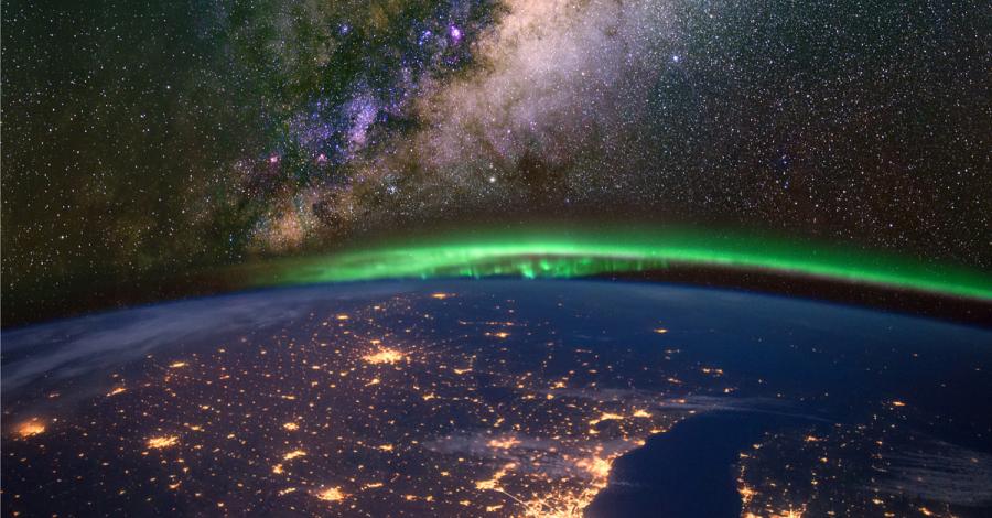 С този инструмент на NASA можете да се ровите из над 140 000 космически снимки, клипове аудио файлове и илюстрации