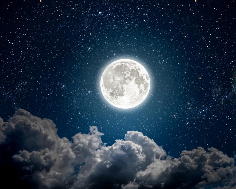 Луната се отдалечава от Земята