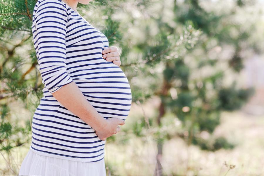Опасни ли са летните жеги за бременните жени?