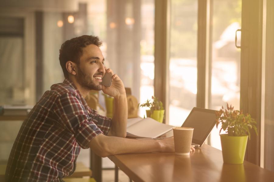 Евродепутатите слагат таван на цените на обажданията в ЕС и одобряват извънредна съобщителна система