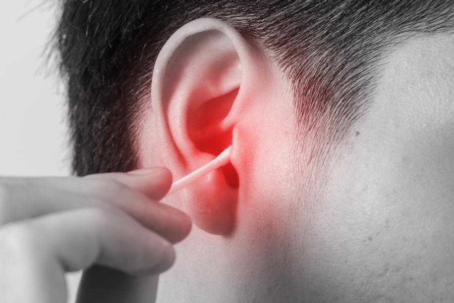 31-годишен мъж припадна и получи гърчове заради клечка за уши