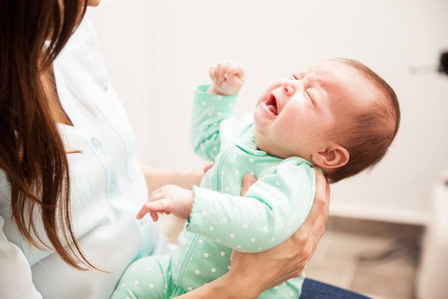 Как се стига до синдрома на „раздрусаното бебе“