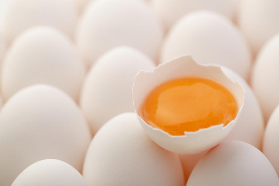 Преди да изядете дадено яйце, обърнете внимание на цвета на жълтъка му