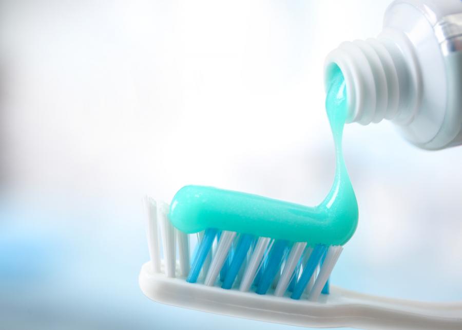 10 необикновени, но полезни приложения на пастата за зъби