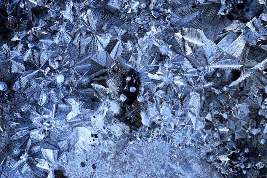 За първи път учените измериха мистериозната сила, която подрежда кристалите