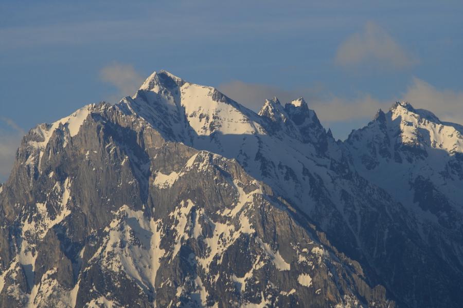 Видео: Ски-скок от ужасяваща скала на Матиас Жиро