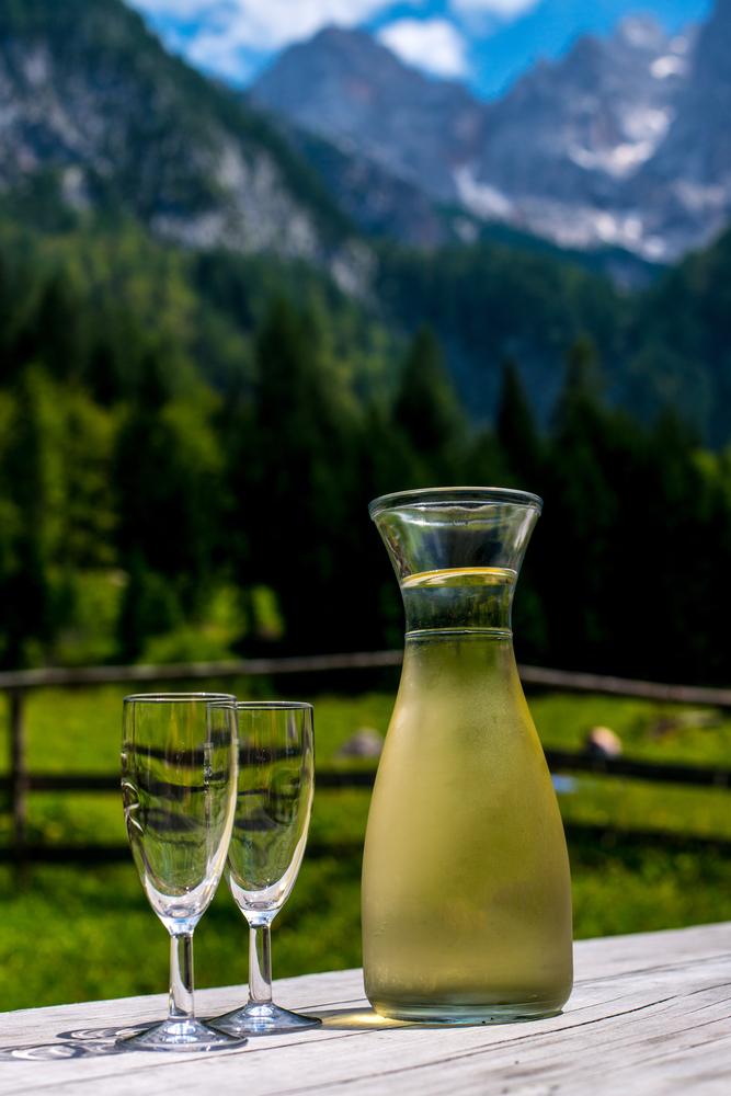 По-силен ли е алкохолът, когато сме на високо?