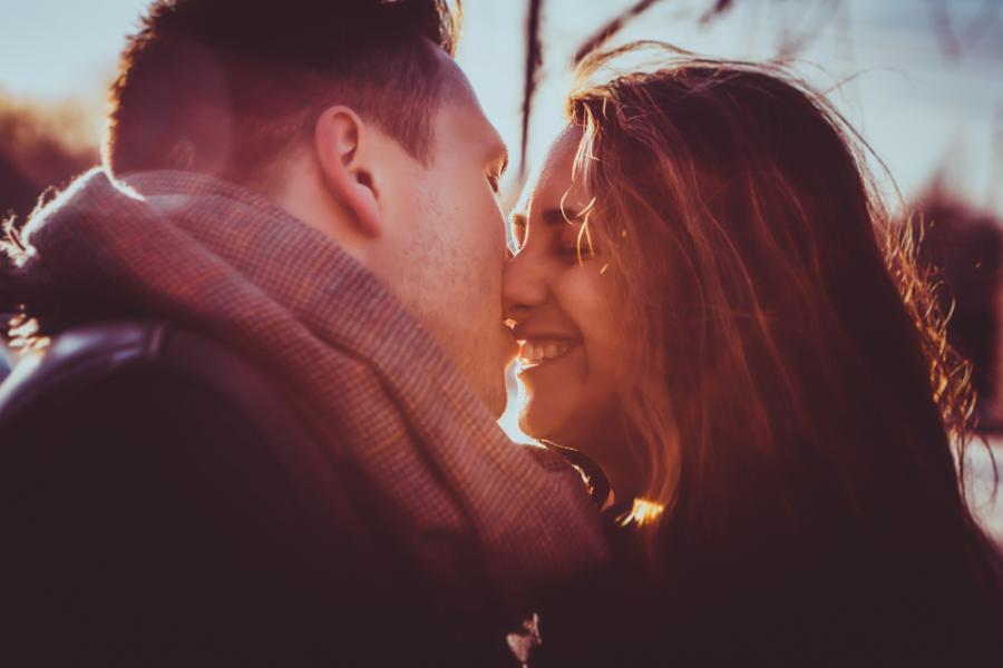 Видео: 15-те най-добри целувки в киното