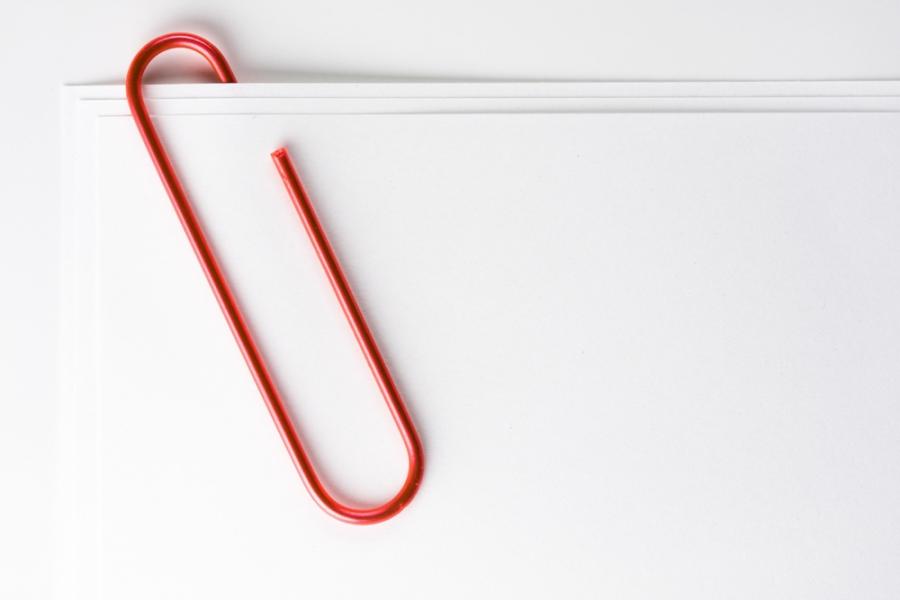 Защо кламерът си помни формата?