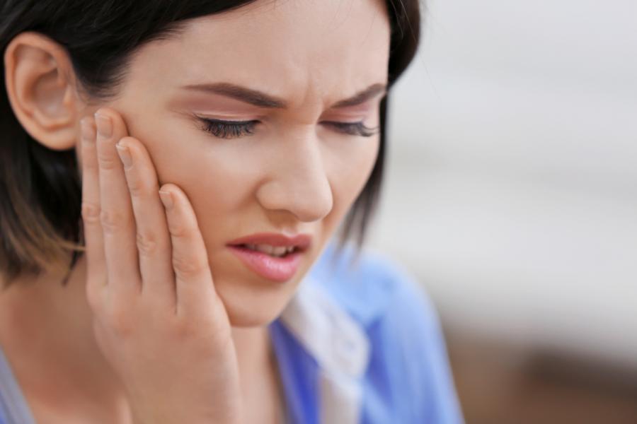 Има връзка между мигрената и често срещан проблем с челюстта