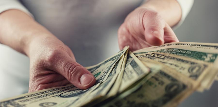 Банкнотите съдържат средно по 26 хил. опасни бактерии