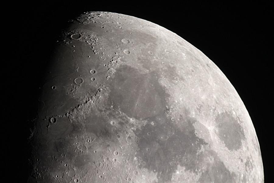 Сякаш Луната се спуска на Земята в това невероятно, но напълно истинско видео