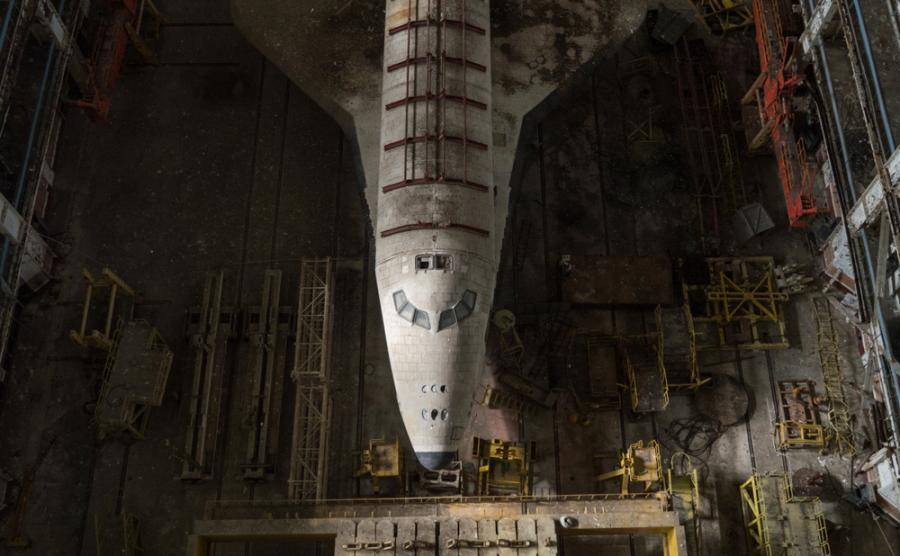 Вижте тъжните останки на тези руски космически совалки, събиращи прах в Казахстан 