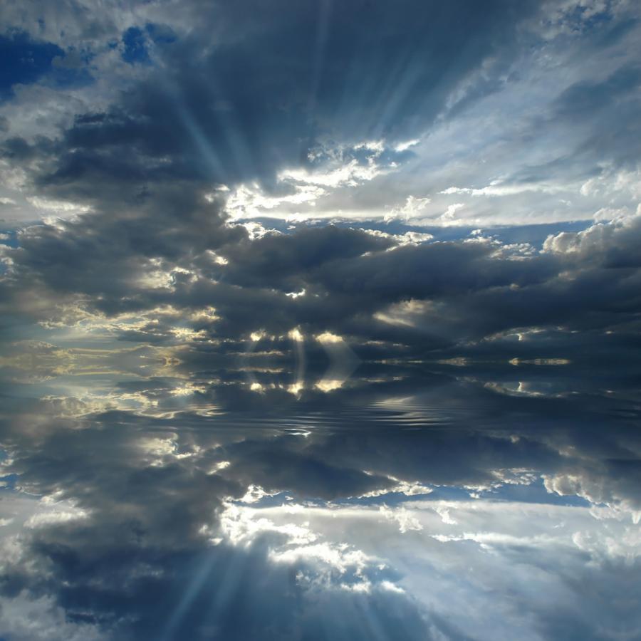 Божествената красота на крепускуларните слънчеви лъчи