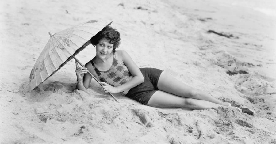 Наставления за къпане в морето отпреди 120 години