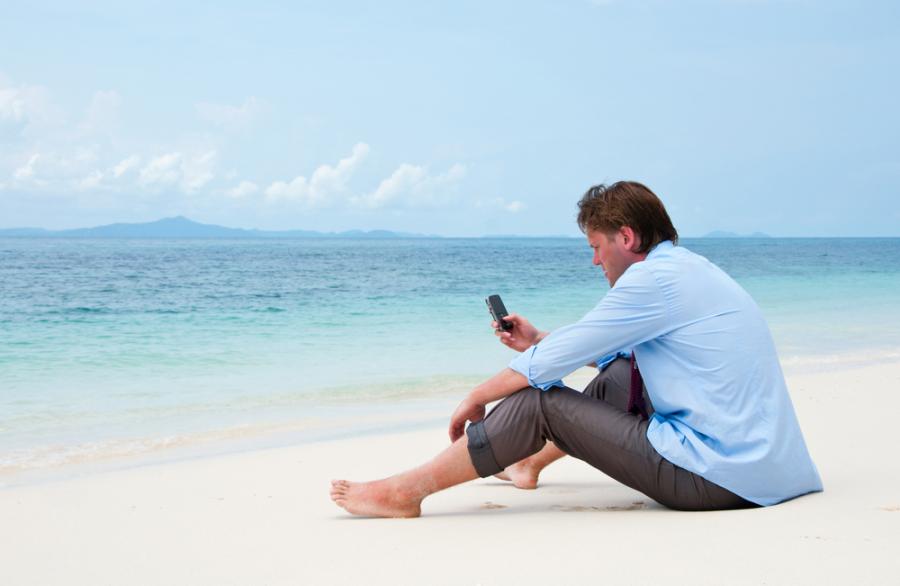 Служебните обаждания по време на ваканция причиняват повече стрес от скок с бънджи