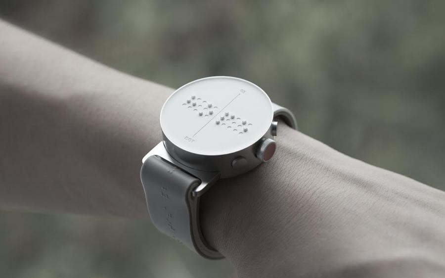 Първият в света брайлов умен часовник позволява на слепите да усещат съобщенията на екрана