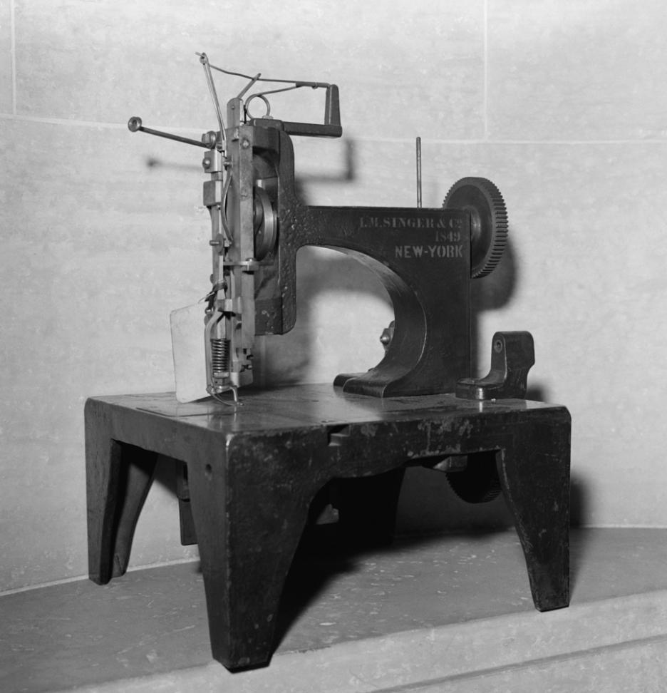 10 септември 1846 г. – Патентоват първата практична шевна машина | Обекти