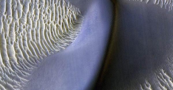 За първи път учени наблюдаваха че мегавълните на Марс –