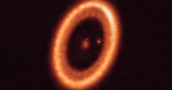 За първи път астрономи се натъкват на диск около подобна