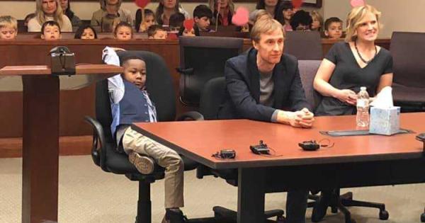 На 5 декември 5 годишно момченце от американския щат Мичиган покани