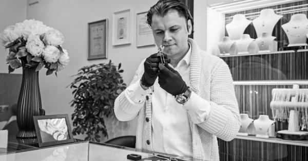 Щом човек влезе за първи път в малкия бутиков магазин