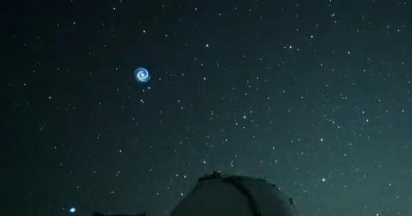 Миналата седмица астрономи от хавайска обсерватория забелязаха спиралоподобна структура над