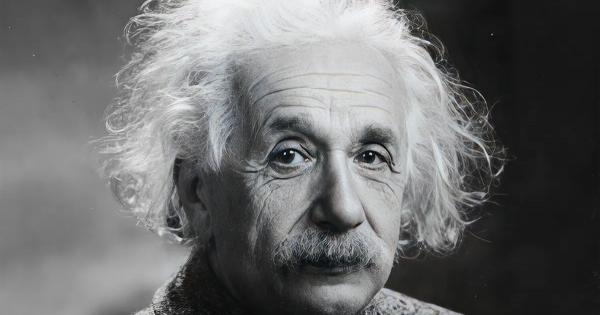 Видео, което показва как Алберт Айнщайн обяснява своето най-популярно уравнение