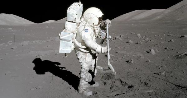 Смята се че Луната се е формирала в зората на