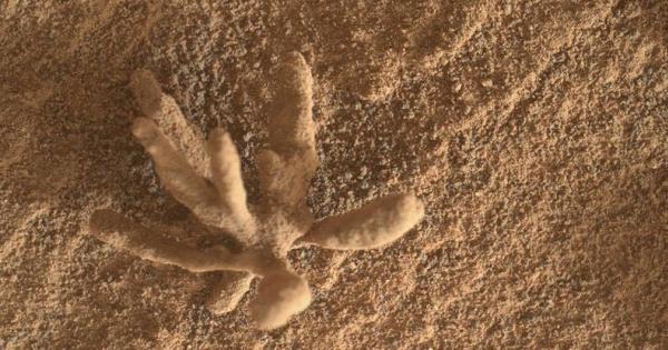 Миналата седмица марсоходът Кюриосити засне нещо доста забележително на повърхността