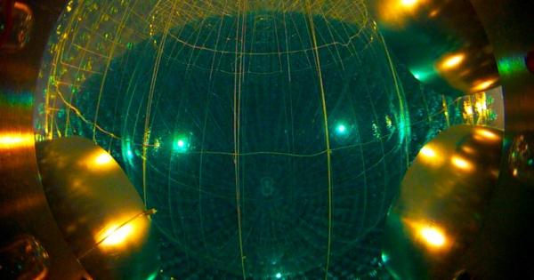 Всяка секунда Слънцето изстрелва трилиони субатомни частици с невероятно ниска