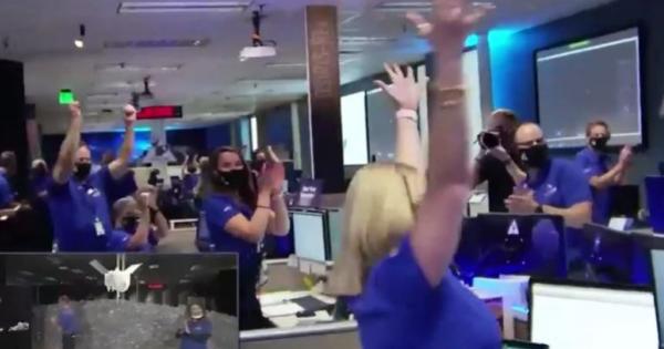 NASA приземи успешно космическия апарат Озирис Рекс на астероида Бену на