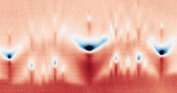 През 1934 а теоретичният физик Юдажин Вигнер развива хипотезата че съществува