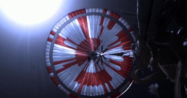 По време на успешното кацане на роувъра Perseverance на Червената