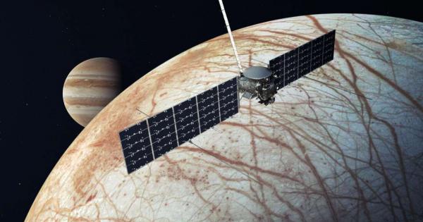 Под ледената кора на Европа един от спътниците на Юпитер