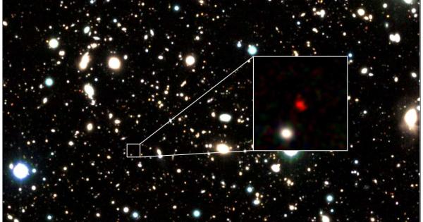 Астрономи идентифицираха сияещ червен обект от зората на Вселената като